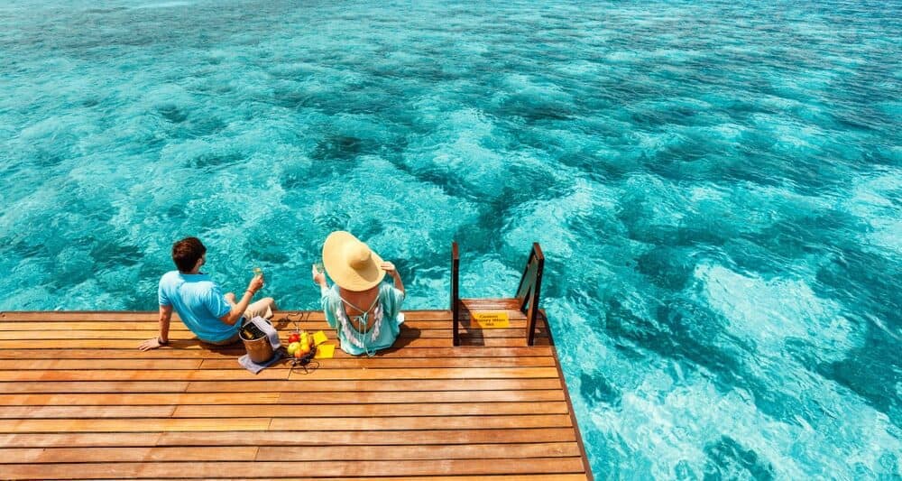Maldives-Honeymoon-Couple-1000x533.jpg
